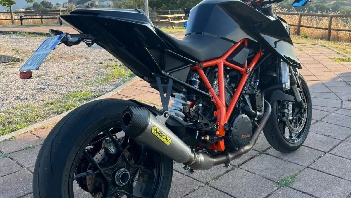 KTM 1290 Super Duke R SE ABS (2016)  (2)