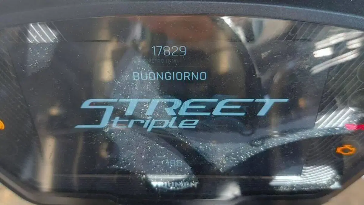 Triumph Street Triple RS (2020 - 22)  (5)