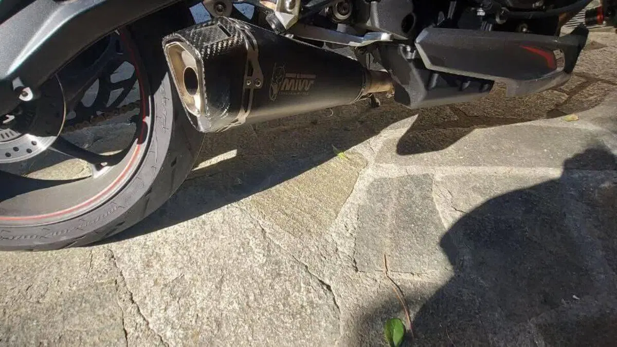 Triumph Street Triple RS (2020 - 22)  (8)