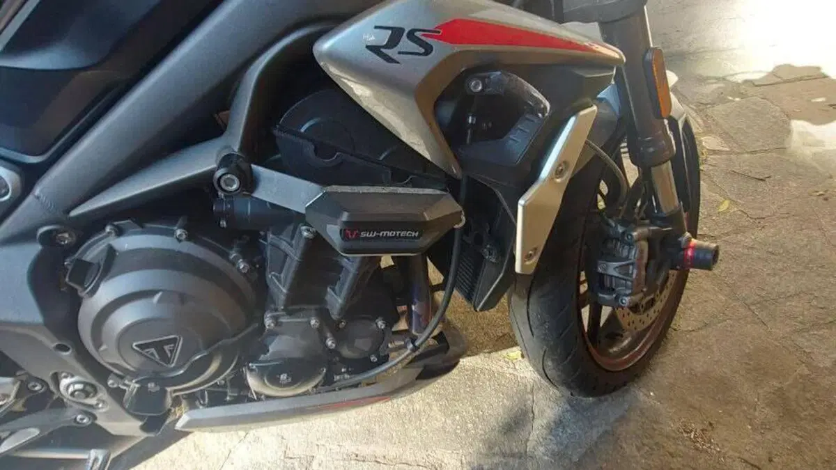 Triumph Street Triple RS (2020 - 22)  (4)