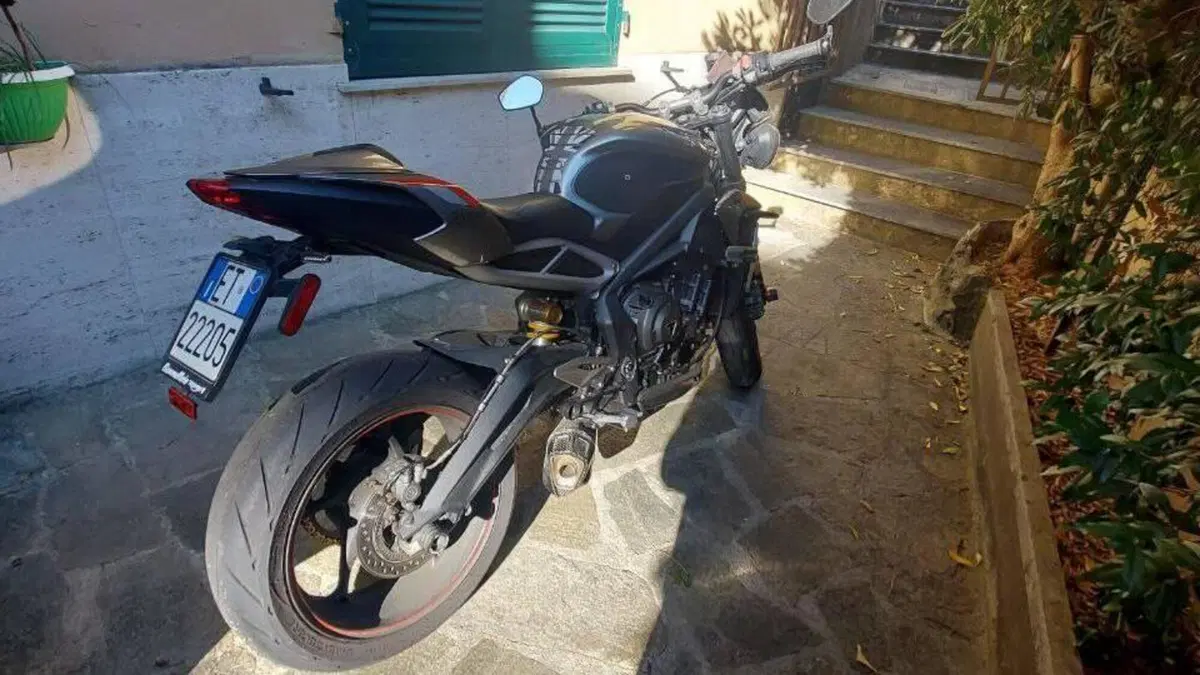 Triumph Street Triple RS (2020 - 22)  (3)