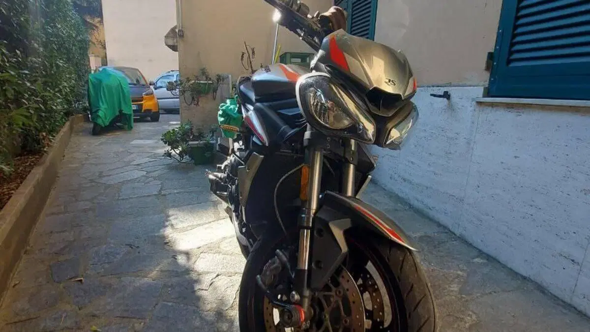 Triumph Street Triple RS (2020 - 22)  (2)