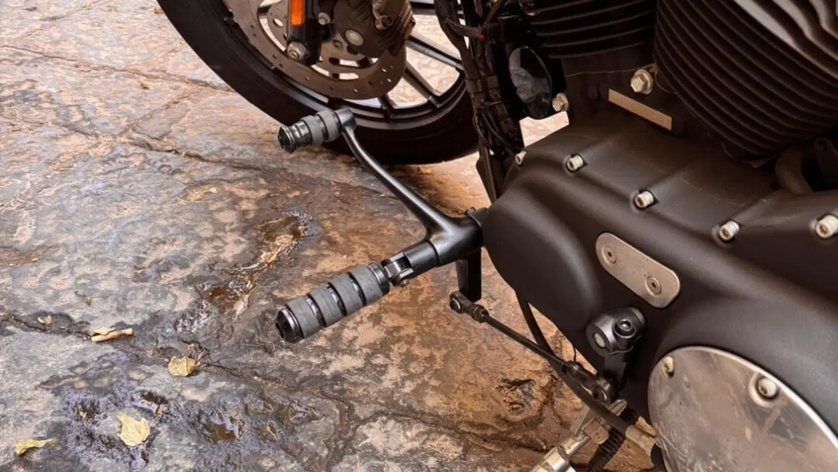 Harley-Davidson 883 Iron (2009 - 11) - XL 883N  (5)