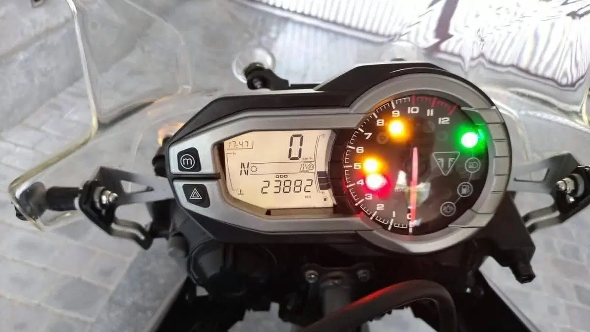 Triumph Tiger 800 XCx (2015 - 17)  (12)