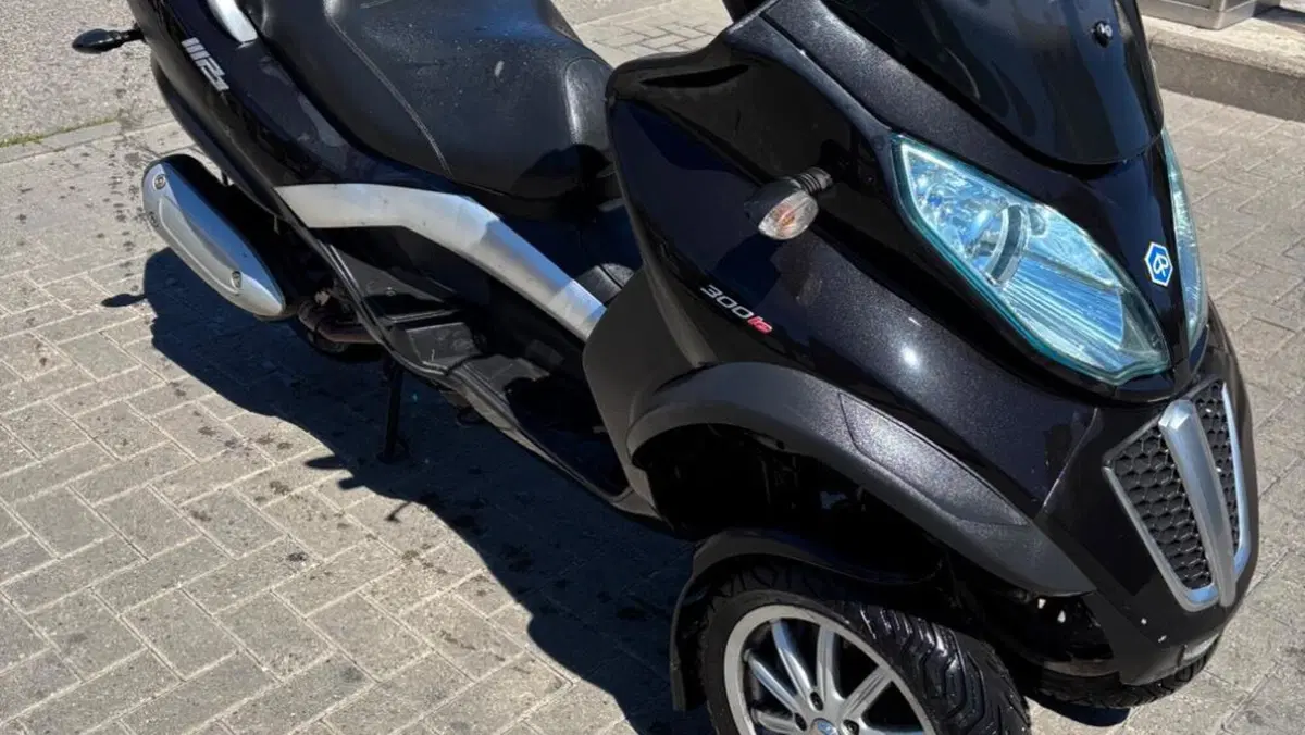 Piaggio MP3 300 Touring/LT (2011 - 13)  (2)