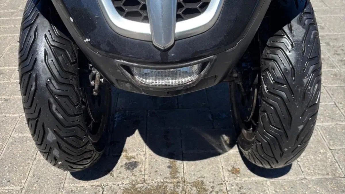 Piaggio MP3 300 Touring/LT (2011 - 13)  (7)