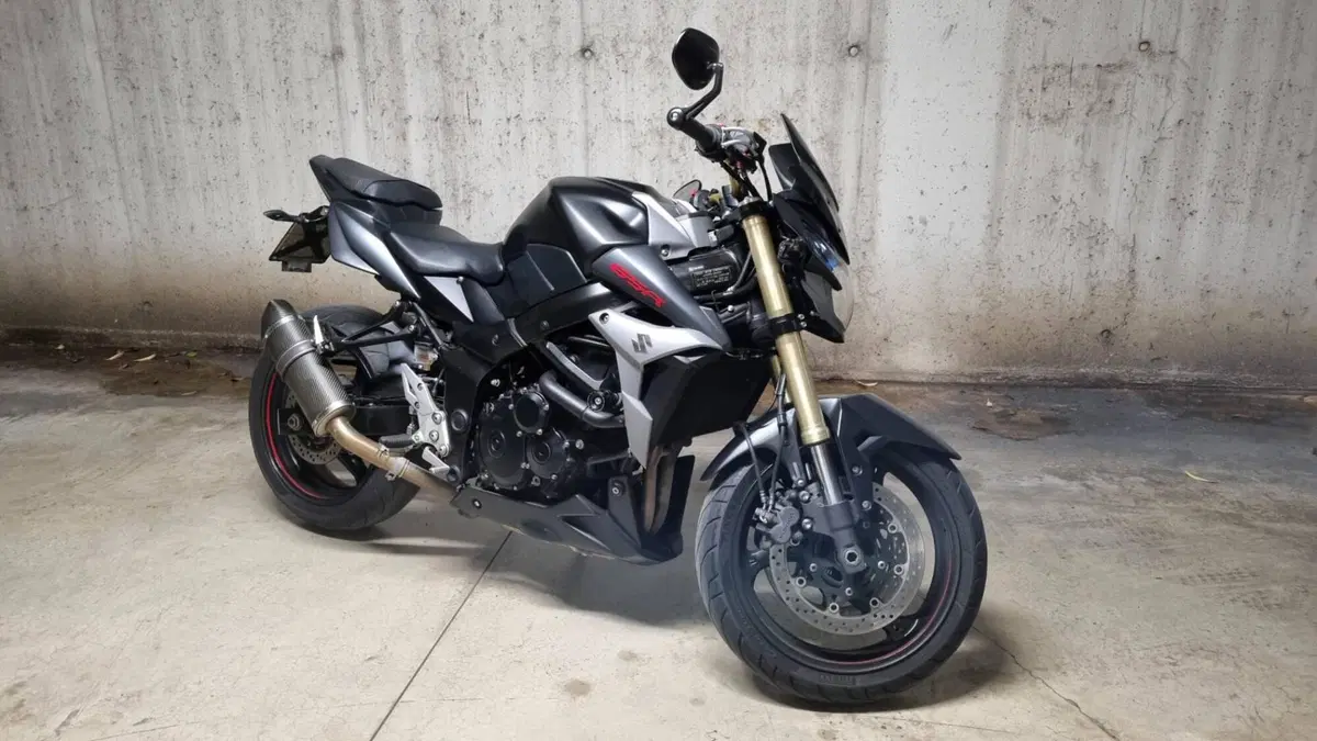 Suzuki GSR 750 ABS (2010 - 17)  (2)