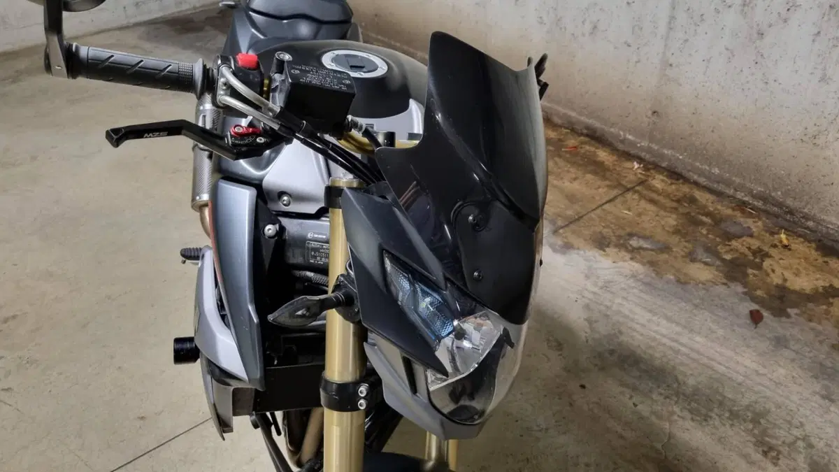 Suzuki GSR 750 ABS (2010 - 17)  (4)