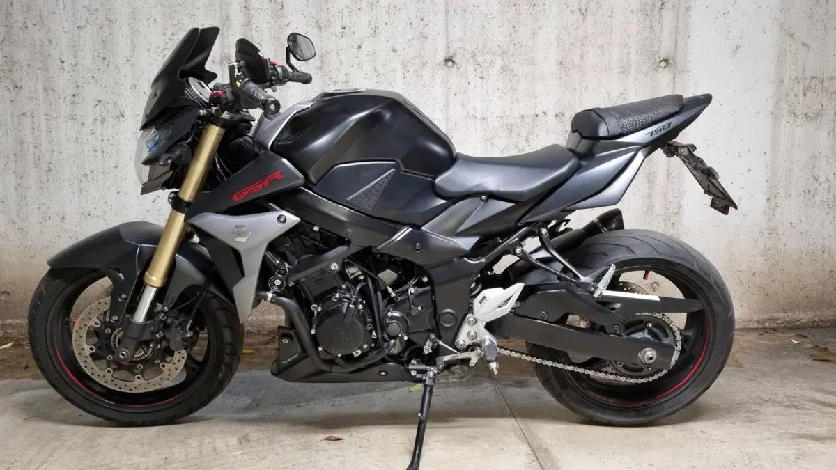 Suzuki GSR 750 ABS (2010 - 17)  (5)
