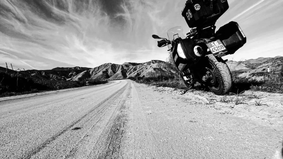 Moto Guzzi V85 TT Travel (2021 - 23)  (4)