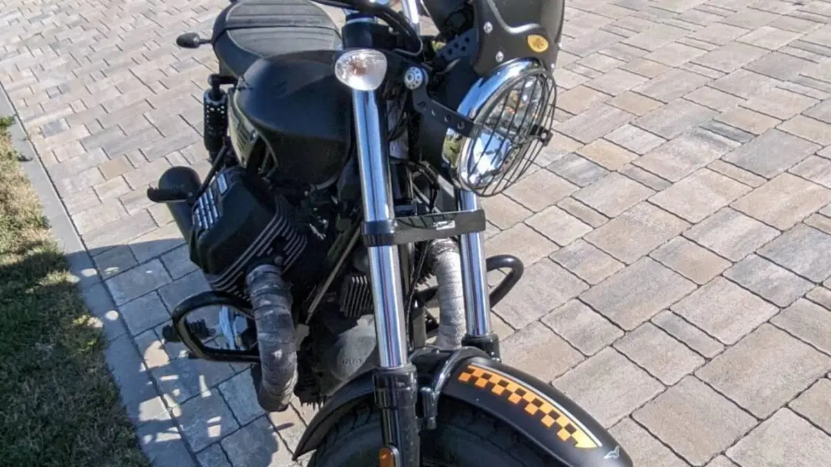 Moto Guzzi V9 Bobber (2016 - 18) 