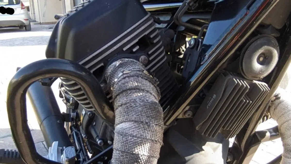 Moto Guzzi V9 Bobber (2016 - 18)  (2)