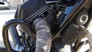 Moto Guzzi V9 Bobber (2016 - 18)  (2)