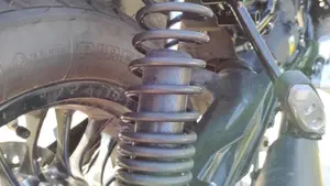 Moto Guzzi V9 Bobber (2016 - 18)  (5)