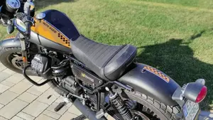 Moto Guzzi V9 Bobber (2016 - 18)  (6)