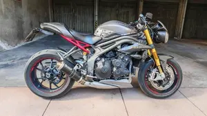 Triumph Speed Triple 1050 R ABS (2016 - 17) 