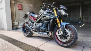Triumph Speed Triple 1050 R ABS (2016 - 17)  (3)