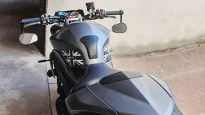 Triumph Speed Triple 1050 R ABS (2016 - 17)  (4)