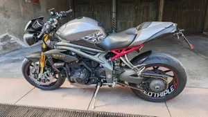 Triumph Speed Triple 1050 R ABS (2016 - 17)  (6)