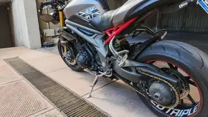 Triumph Speed Triple 1050 R ABS (2016 - 17)  (7)