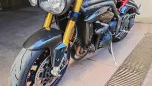 Triumph Speed Triple 1050 R ABS (2016 - 17)  (8)