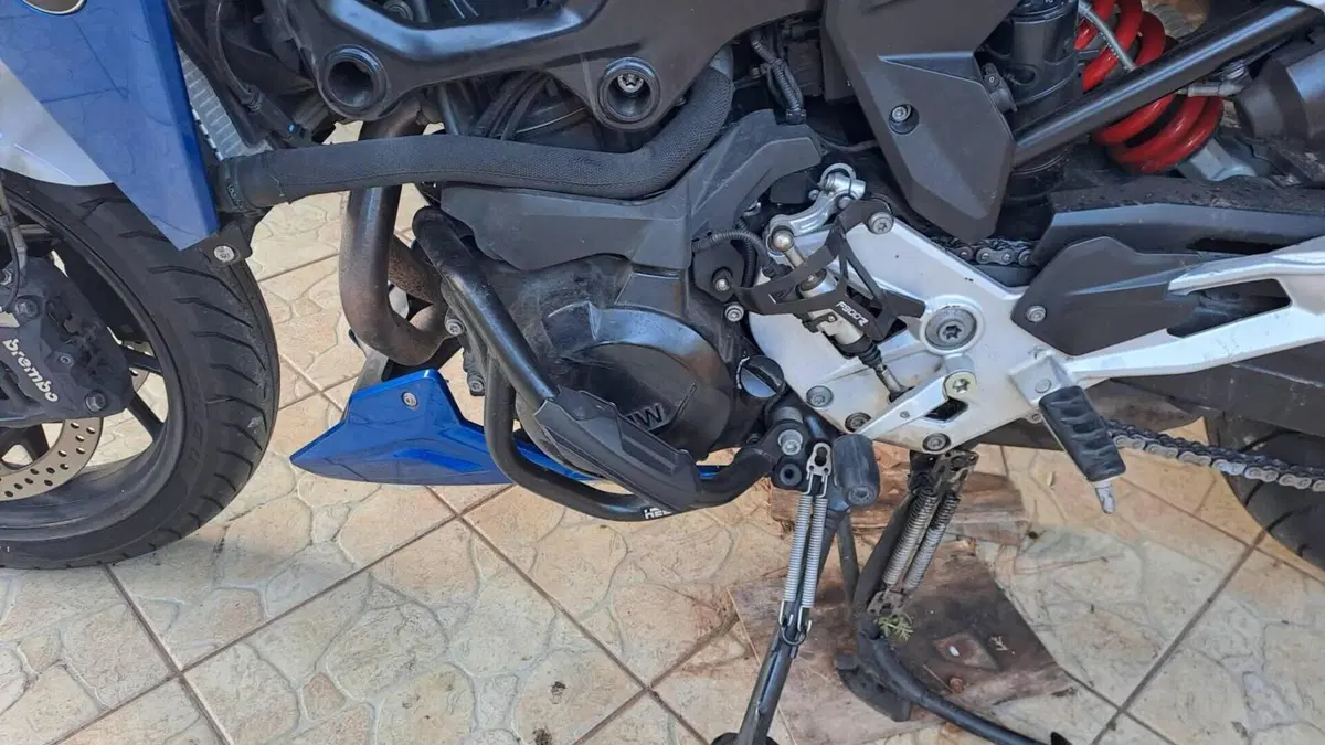 Bmw F 900 R (2021 - 24)  (3)