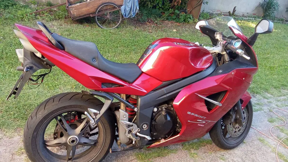 Triumph Sprint 1050 ST 