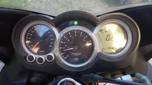 Triumph Sprint 1050 ST  (5)