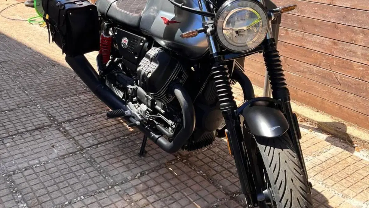 Moto Guzzi V7 III Stone S (2020) 