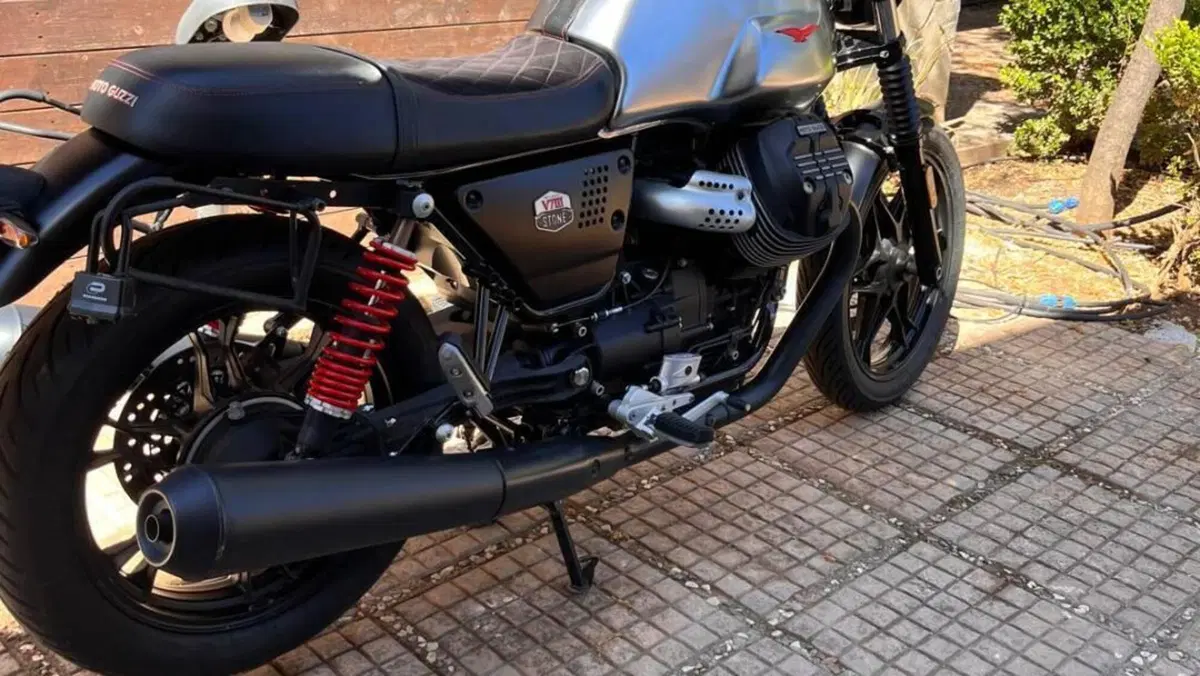 Moto Guzzi V7 III Stone S (2020)  (3)