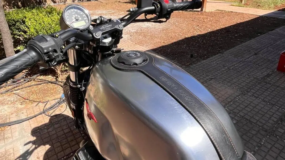 Moto Guzzi V7 III Stone S (2020)  (7)
