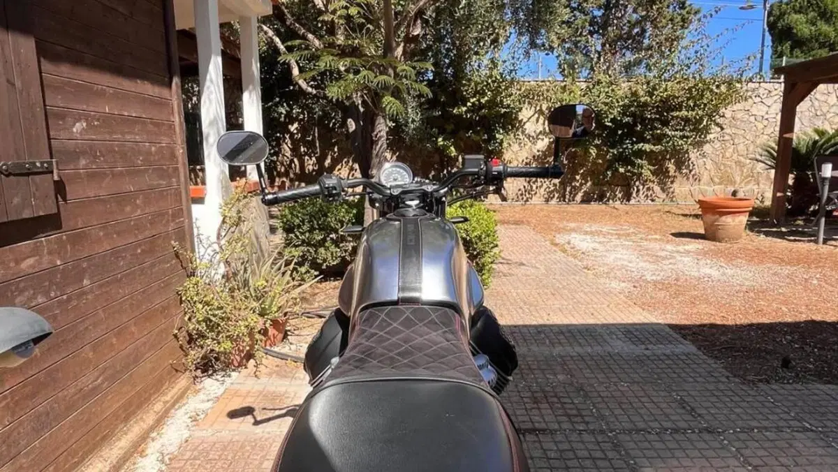 Moto Guzzi V7 III Stone S (2020)  (8)
