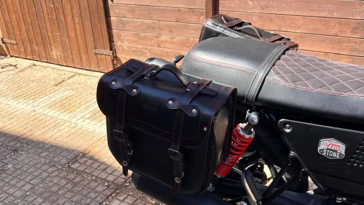 Moto Guzzi V7 III Stone S (2020)  (9)