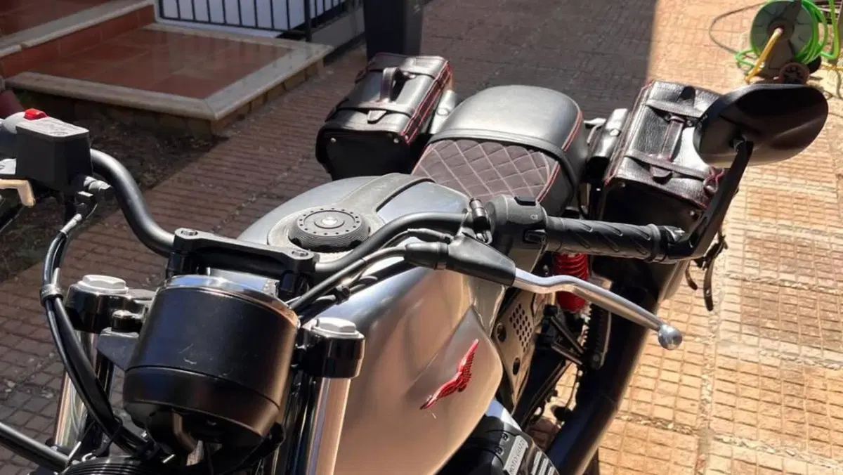 Moto Guzzi V7 III Stone S (2020)  (11)