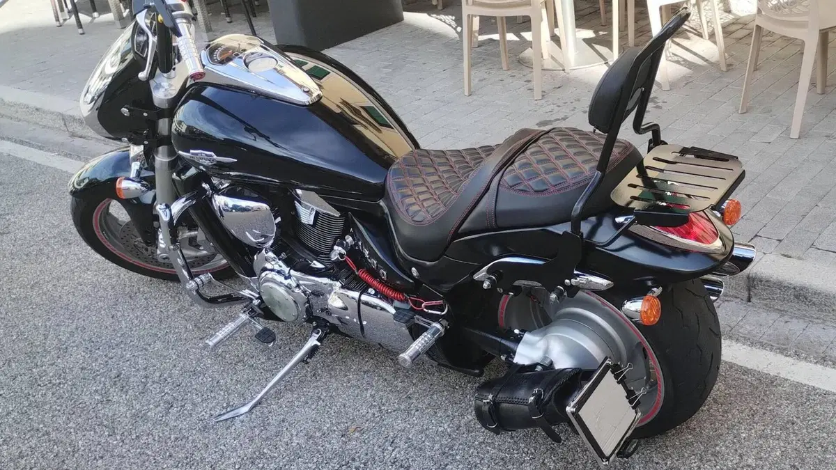 Suzuki Intruder M 1800 R (2009 - 14)  (3)