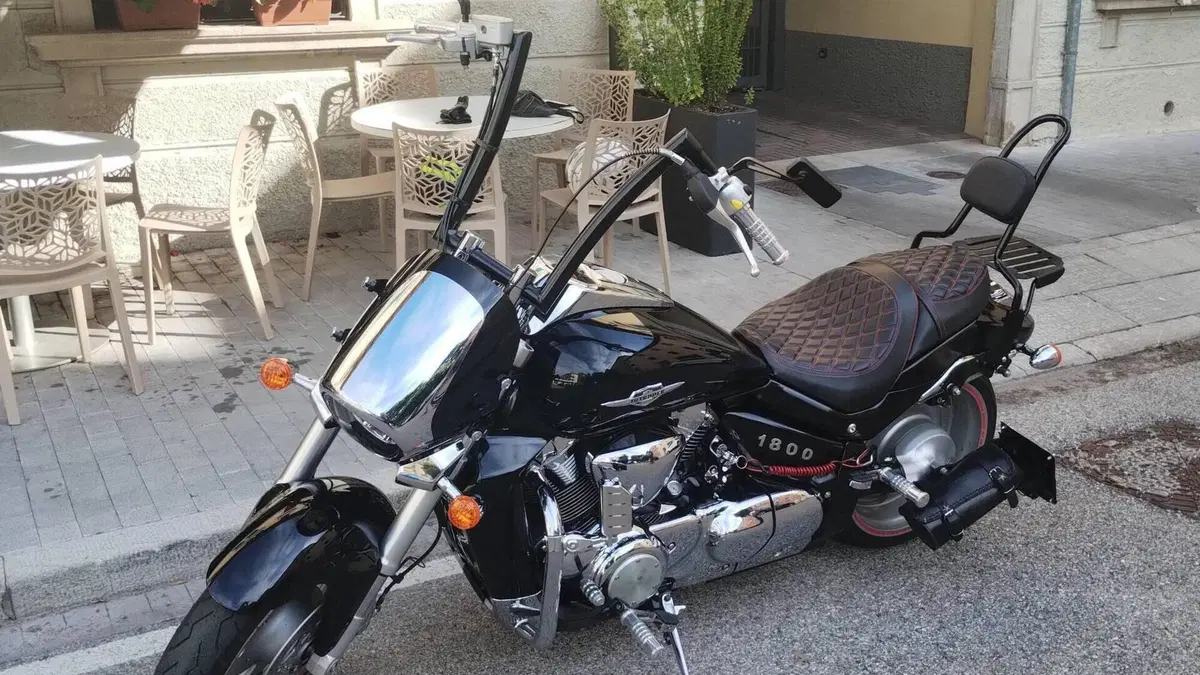 Suzuki Intruder M 1800 R (2009 - 14)  (4)