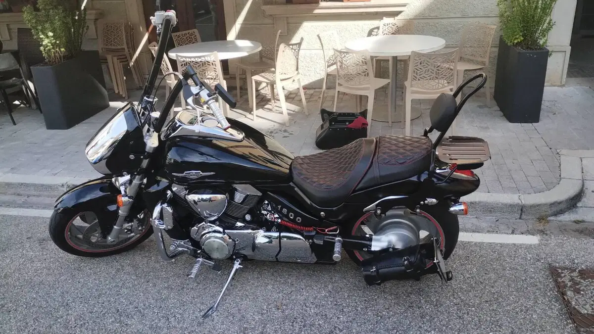 Suzuki Intruder M 1800 R (2009 - 14)  (5)