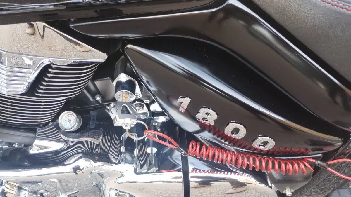 Suzuki Intruder M 1800 R (2009 - 14)  (14)