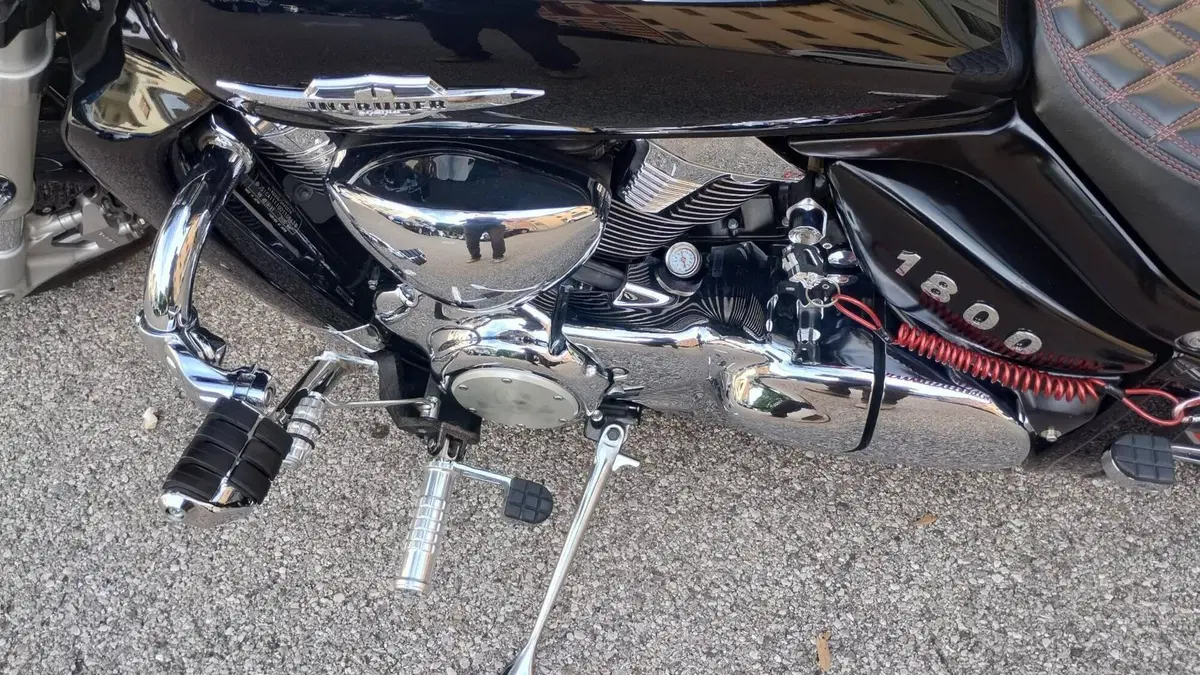 Suzuki Intruder M 1800 R (2009 - 14)  (15)