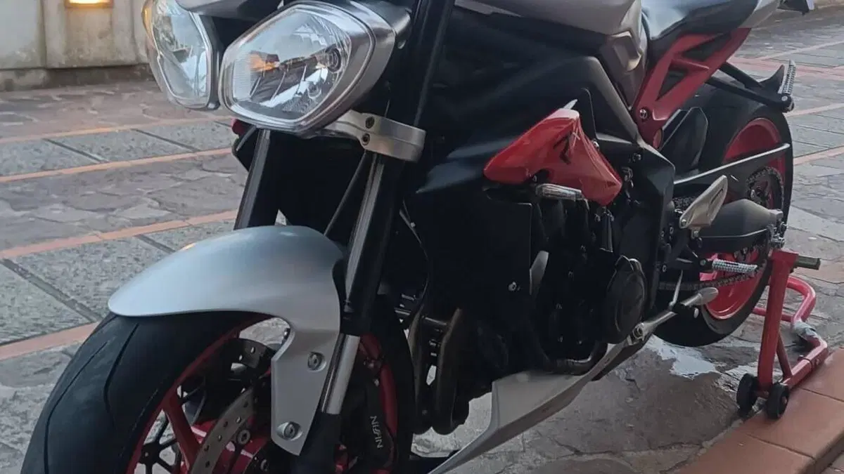 Triumph Street Triple RX ABS (2016 - 17)  (3)