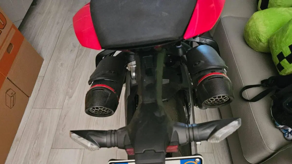 Ducati Panigale V2 S (2025 - 26)  (2)