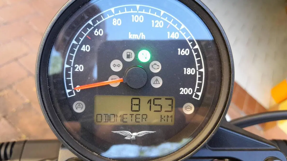 Moto Guzzi V7 III Stone (2017 - 20)  (4)