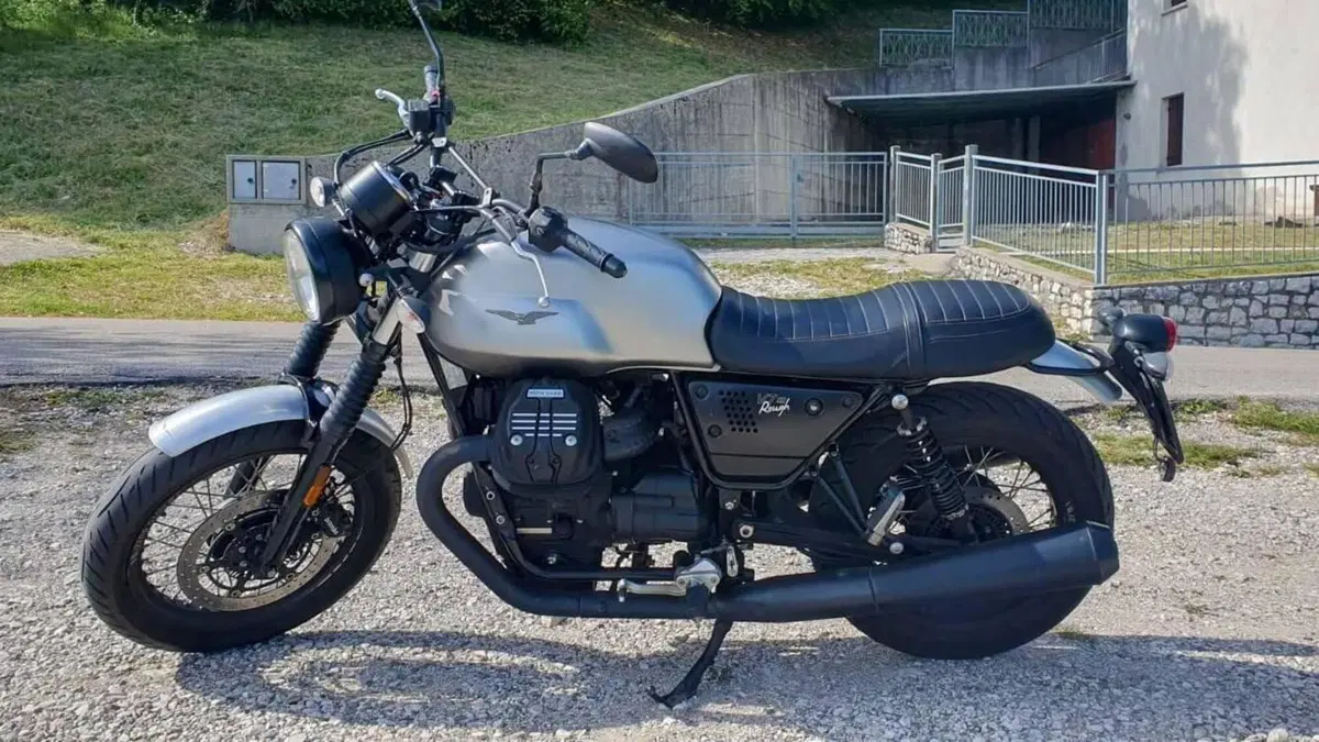 Moto Guzzi V7 III Rough (2018 - 20)  (2)