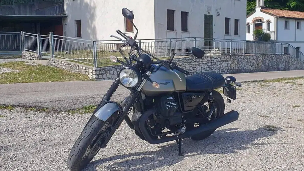 Moto Guzzi V7 III Rough (2018 - 20)  (3)