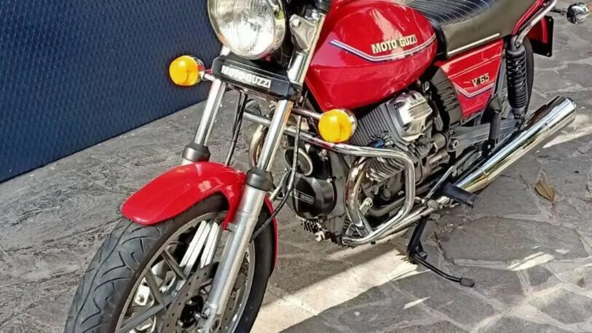 Moto Guzzi   (2)