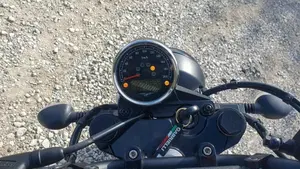 Moto Guzzi V7 III Rough (2018 - 20)  (4)