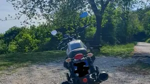 Moto Guzzi V7 III Rough (2018 - 20)  (6)