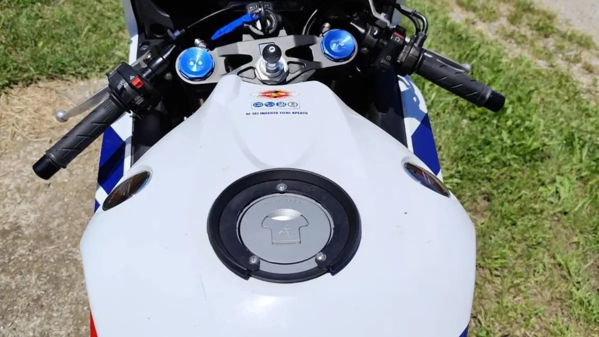 Honda CBR 1000 RR Fireblade (2012 - 16)  (2)