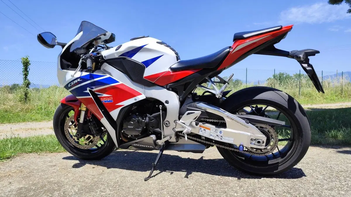 Honda CBR 1000 RR Fireblade (2012 - 16)  (3)