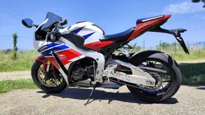 Honda CBR 1000 RR Fireblade (2012 - 16)  (3)
